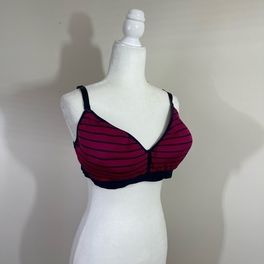 Just Be sz 42C bra navy and cranberry stripe Looks similar to a sports bra